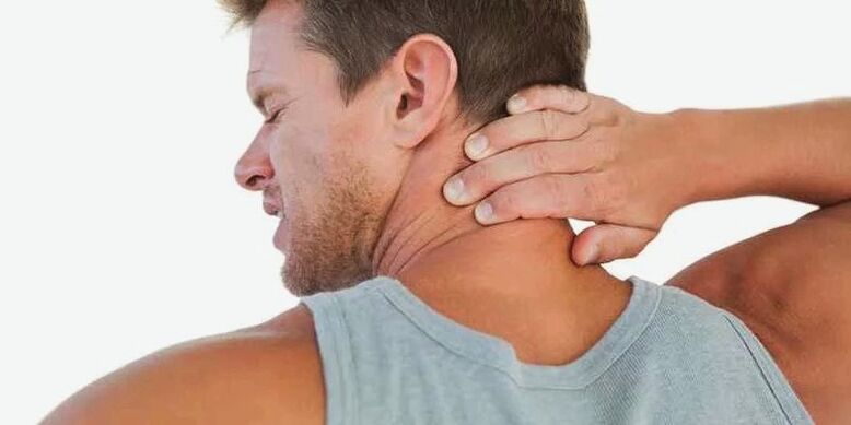 Il dolore al collo indica la compressione delle radici nervose nella zona del collo